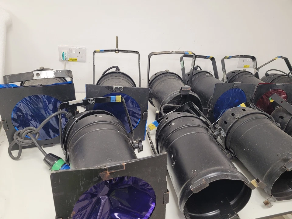 Gemischte Beleuchtungsausrüstung - Club Scan 250CT Robe, MAC 250TM Licht usw. - Image 3 of 4