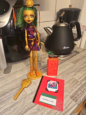 Monster High Jinafire Long Modepuppe mit Schuhen, Accessoire (4-tlg.)