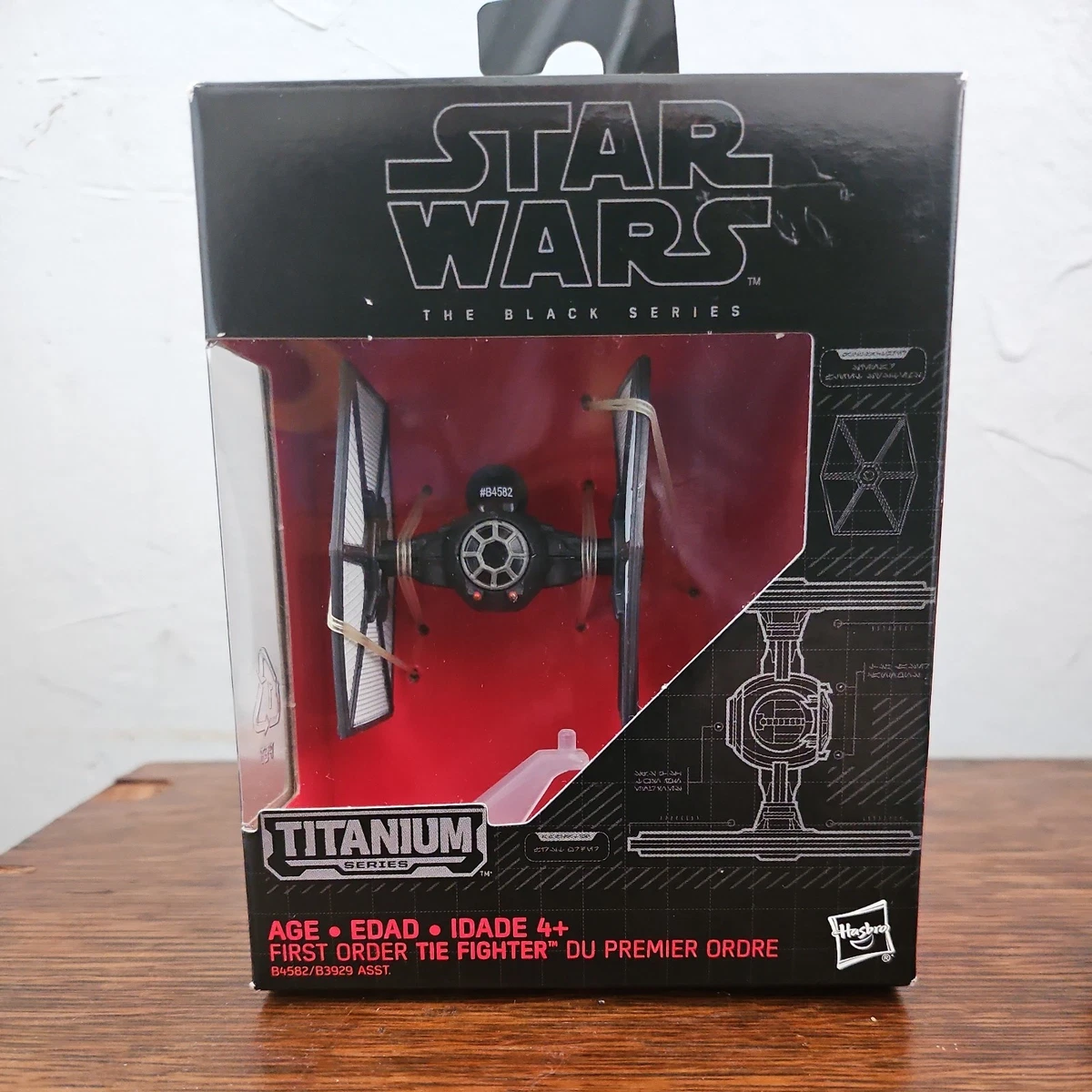 Preços baixos em Hasbro Star Wars Titanium TIE Fighter Veículo de