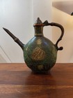 AIGUIERE ANCIENNE EN BRONZE GRAVER, Origine Inde - Poids 3.30Kg Décoration FLEUR
