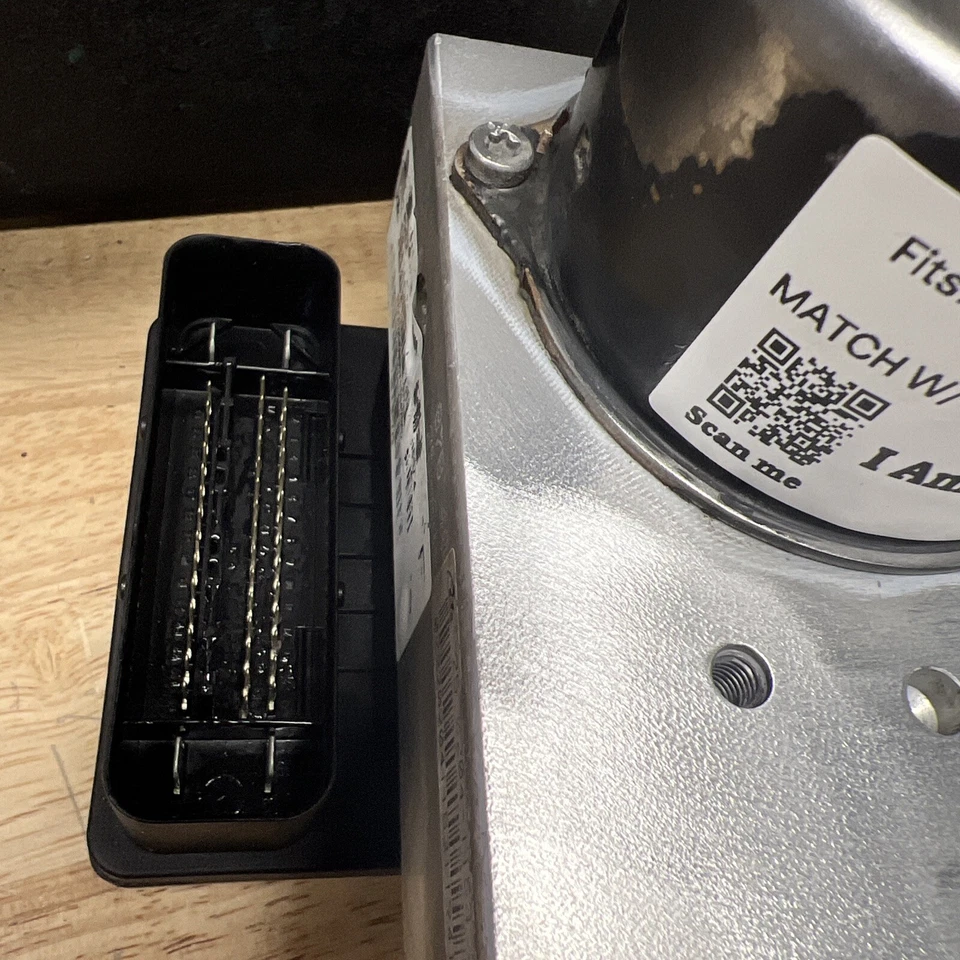 Módulo de bomba de freno ABS reacondicionado Dodge Magnum 300 2005 3,5 L V6 | P04779242AE Foto 4 de 4