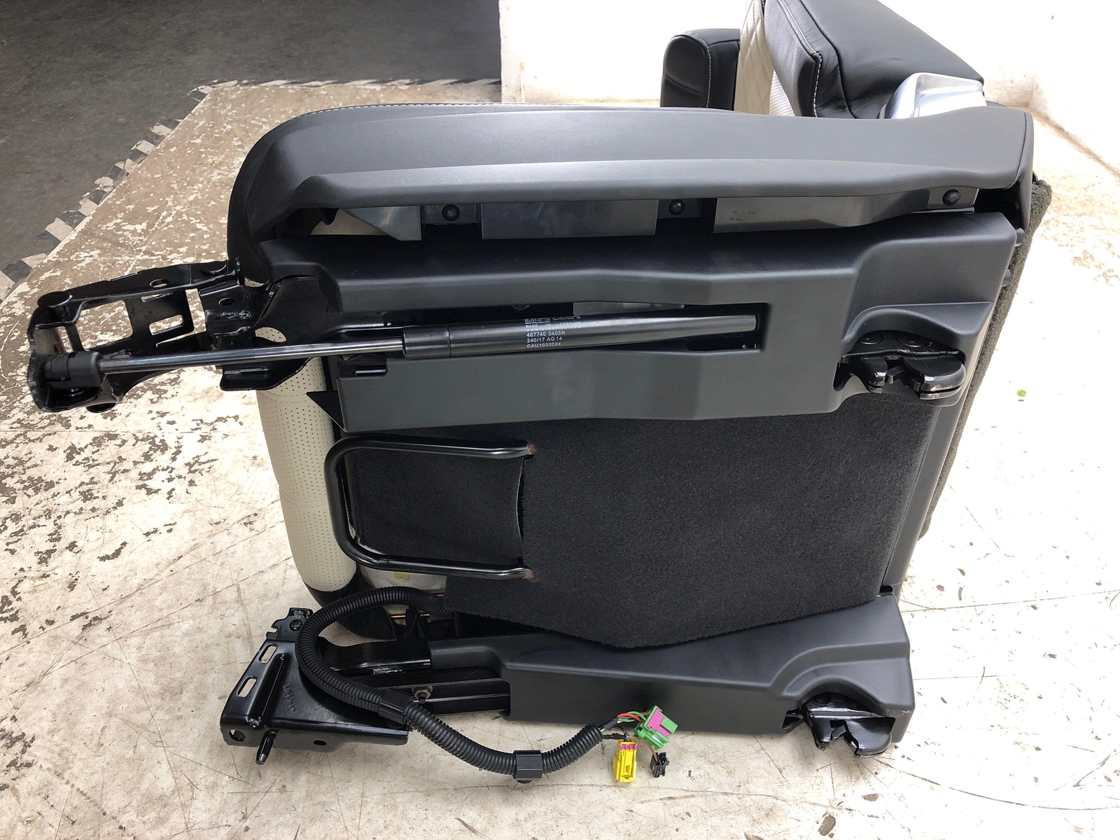 2016-2020 BENTLEY BENTAYGA 2ND ROW LEFT SEAT BLACK/BEIGE *INDENT* *DETAILS* OEM