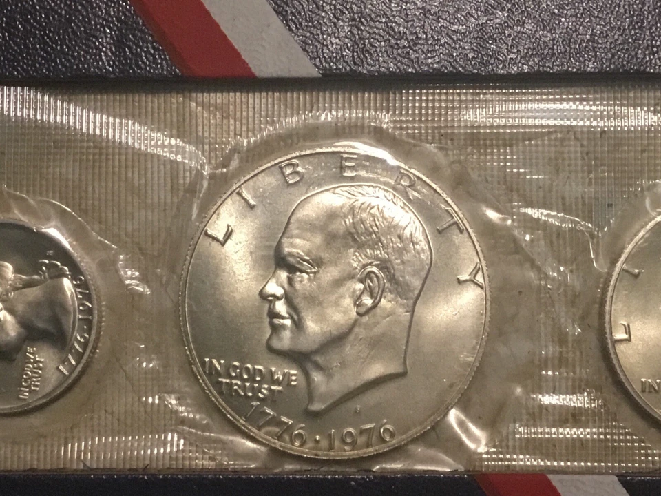 UNC 1776 -1976 US Bicentennial Silver Coin Set WW2 SILVER 5C 1/4# WORLD Coin Lot - Image 3 of 4