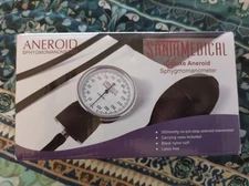 Santa Medical SP-110 Deluxe Aneroid Sphygmomanometer With Carrying Case (B5)