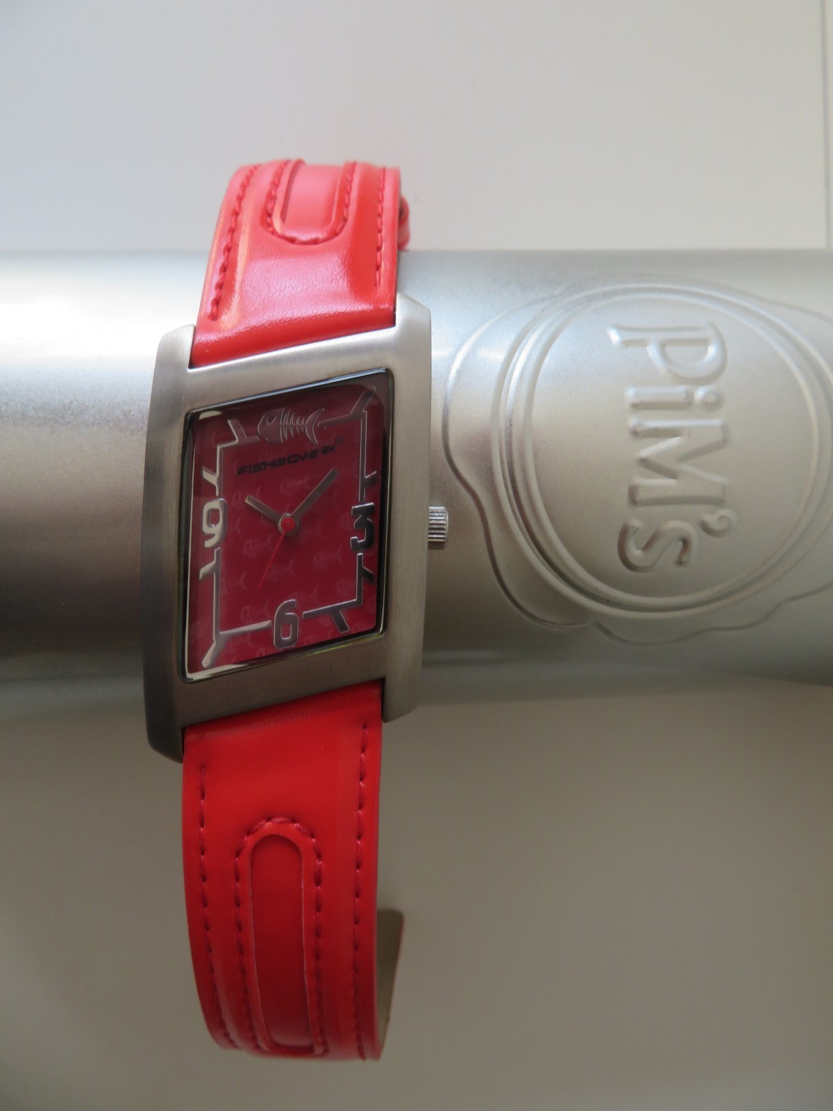 Montre USA Fishbone avec boîte de présentation cadeau mixte au cadran rouge éclatant