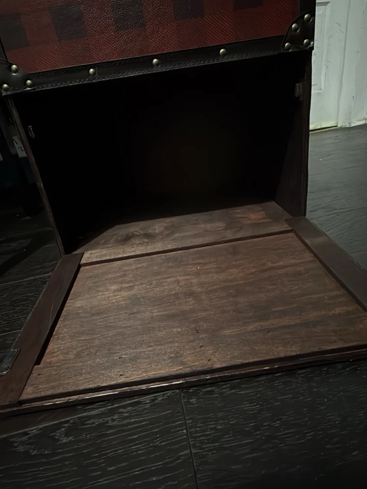 Plaid Chest/Trunk Good Condition Perfect For Fall - Image 3 of 4