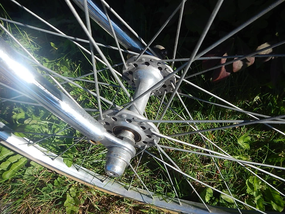 Fuji S-12-S LTD Touring Bike  23" frame 18 speed - Image 3 of 4