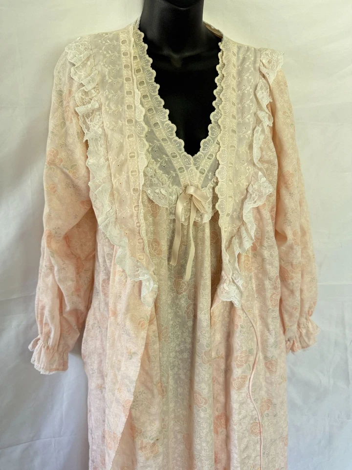 Camisón vintage Gilligan O'Malley bata quimise con volantes encaje abuela victoriano Foto 2 de 4