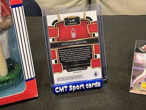 2023-24 Panini Select Premier League - Terraza Rosa Prizm #80 Gonzalo Montiel... - Imagen 2 de 2