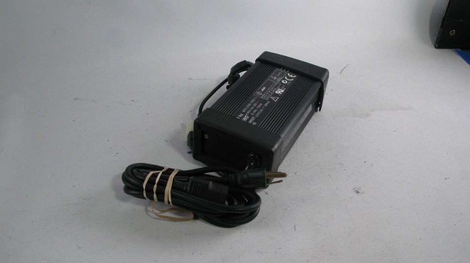 PIHSIANG Quickie OnBoard Power Wheelchair Battery Charger SA1B03040C
