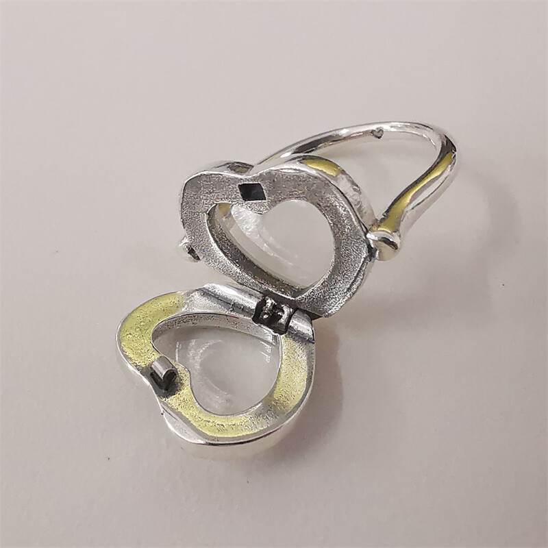 Anillo medallón corazón flotante Pandora en bolsa de regalo