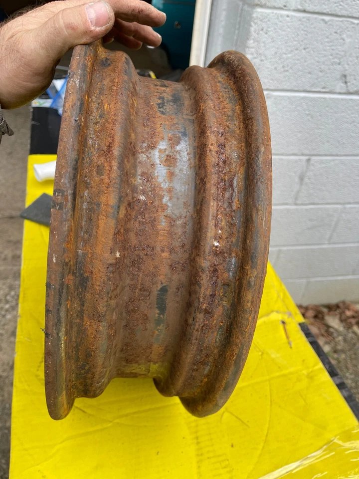 RUEDA MOPAR DODGE A-100 OEM 14 X 4,5 CARROCERÍA B HECHA EN EE. UU. PATRÓN DE PERNOS GRANDES 5 X 4,5 Foto 3 de 4