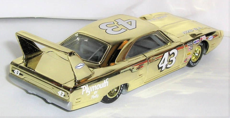 1/43 = ORO NASCAR LEGEND / RICHARD PETTY / 1970 70 PLYMOUTH SUPERBIRD coche de carreras Foto 2 de 4