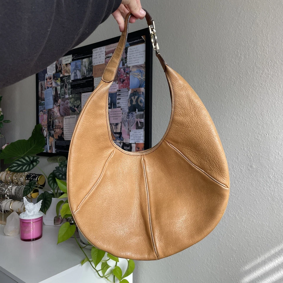 Bolso de Mano Salvatore Ferragamo Boho Circular Marrón Amarillo Camel Foto 2 de 4