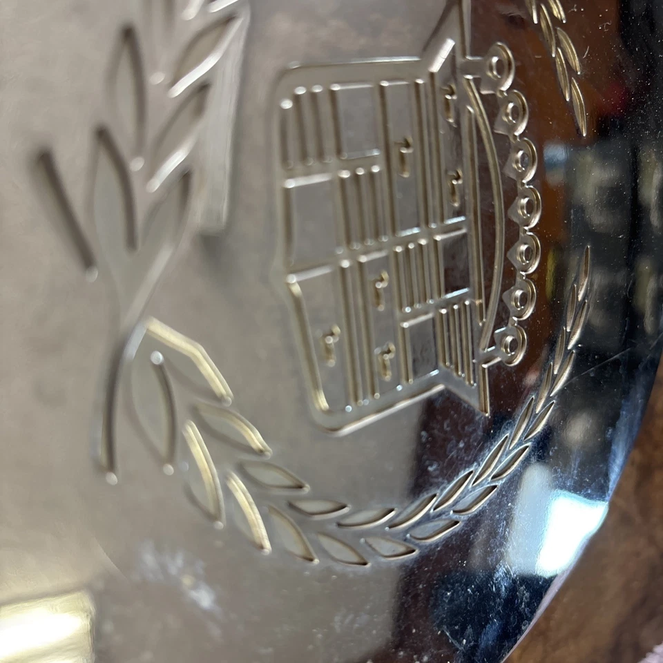 Tapa central de rueda Cadillac Deville Eldorado Sevilla 1995-2002 3544651 cromo OEM Foto 4 de 4