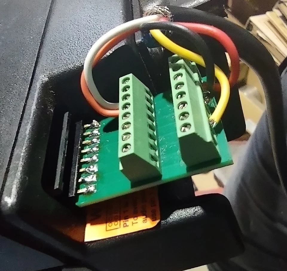 Motorola plug with 16 Pin Terminal Screw Break Out Board - Image 4 of 4