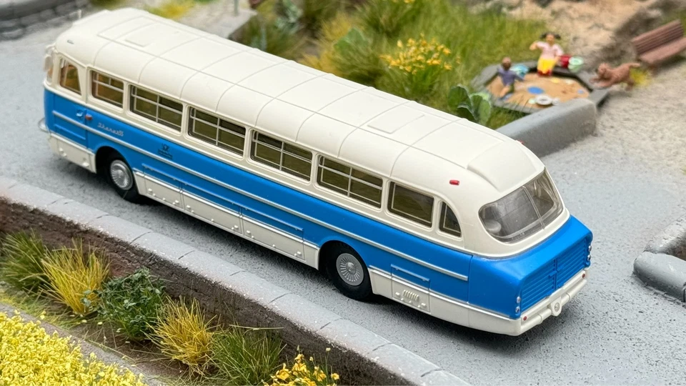 Brekina Ikarus 55 Überlandbus "Deutsche Post Studio Technik DDR Fernsehen" 1:87 - Bild 2 von 2