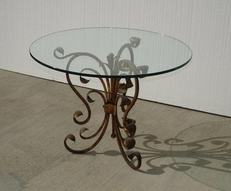 Mesa auxiliar vintage Hollywood Regency Tole de hierro dorado hecha en Italia Foto 3 de 4