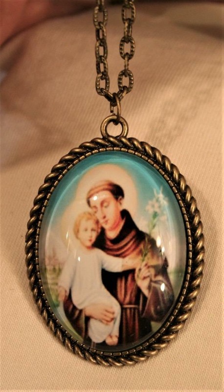 Handome Rope Rim Brasstone St. Anthony of Padua Cameo Medal Pendant Necklace