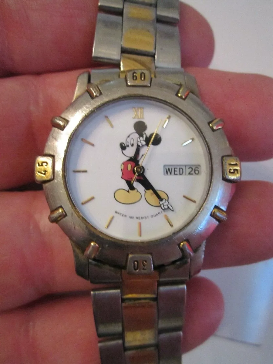 VINTAGE WALT DISNEY MICKEY MOUSE WATCH DAY DATE MARKERS QUARTZ BBA 26