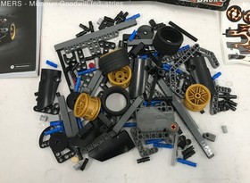 Open Lego Technic Set 42046 Getaway Racer