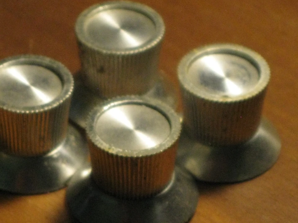 Lote de piezas estereofónicas tocadiscos Magnavox vintage perillas de control de graves de volumen Foto 2 de 4