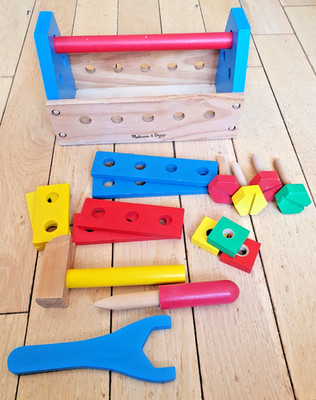 Holz-Spielzeug-Werkzeugset zum Mitnehmen von Melissa & Doug, Hammer, Schraubenschlüssel, Schraubendreher +