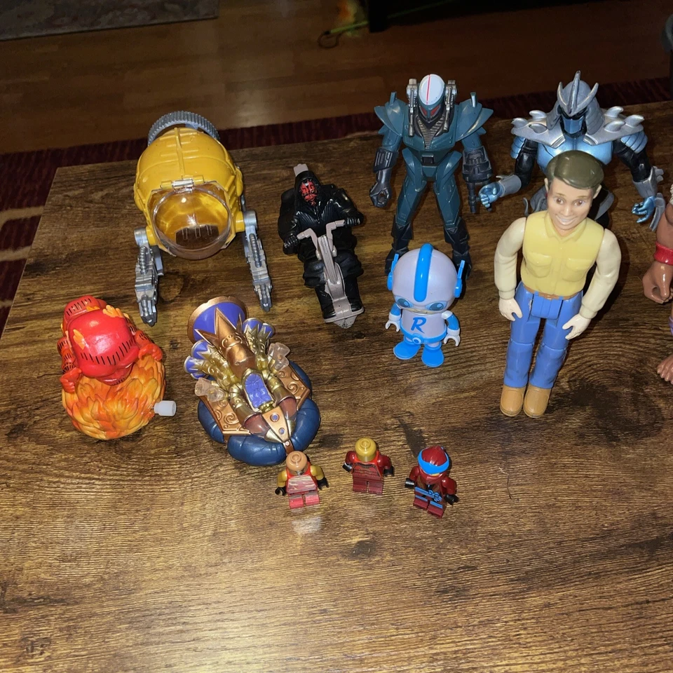 Lote de 12 figuras de juguete aleatorias Thunder Cats Lego’s TMNT Star Wars Etc Foto 2 de 4