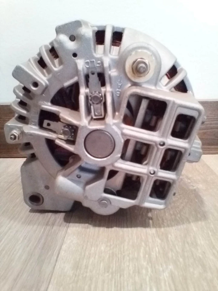 Восстановленный качественный генератор переменного тока 7024111 - Изображение 2 из 4