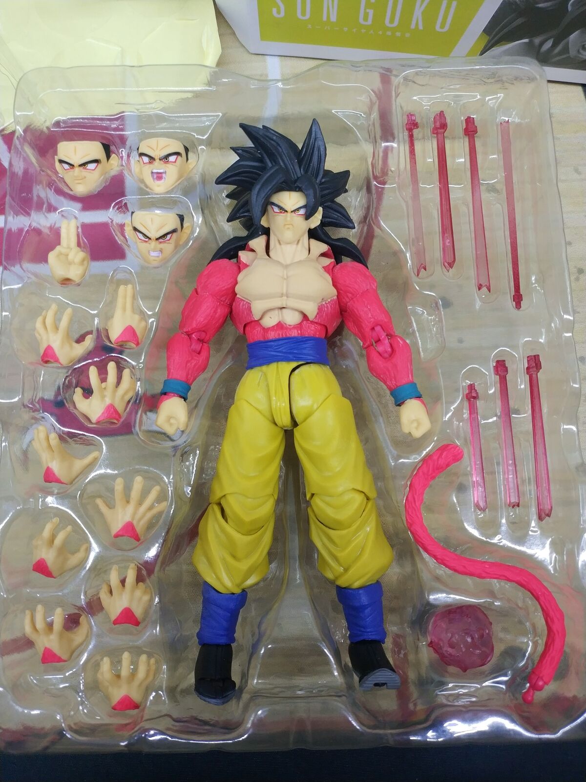 Goku Super Saiyan 4 SH Figuarts - Blister Toys - Action figures e