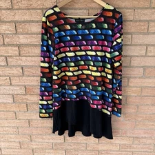 Max & Rina Women's M Tunic Top Colorful Artsy geometric rainbow tic tac y2k rave