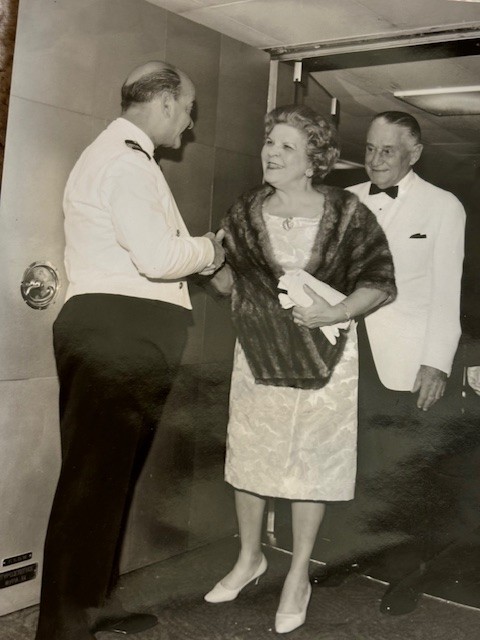 Genuine Mink Stole from 1960 display picture 3