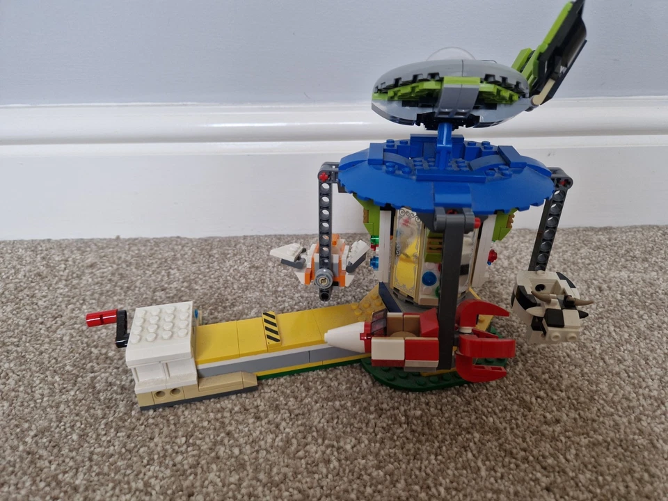 LEGO Creator 31095 Fairground Carousel, photo 4 of 5
