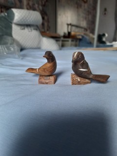 2 small wooden birds by SIWOK Approx 5 cm height