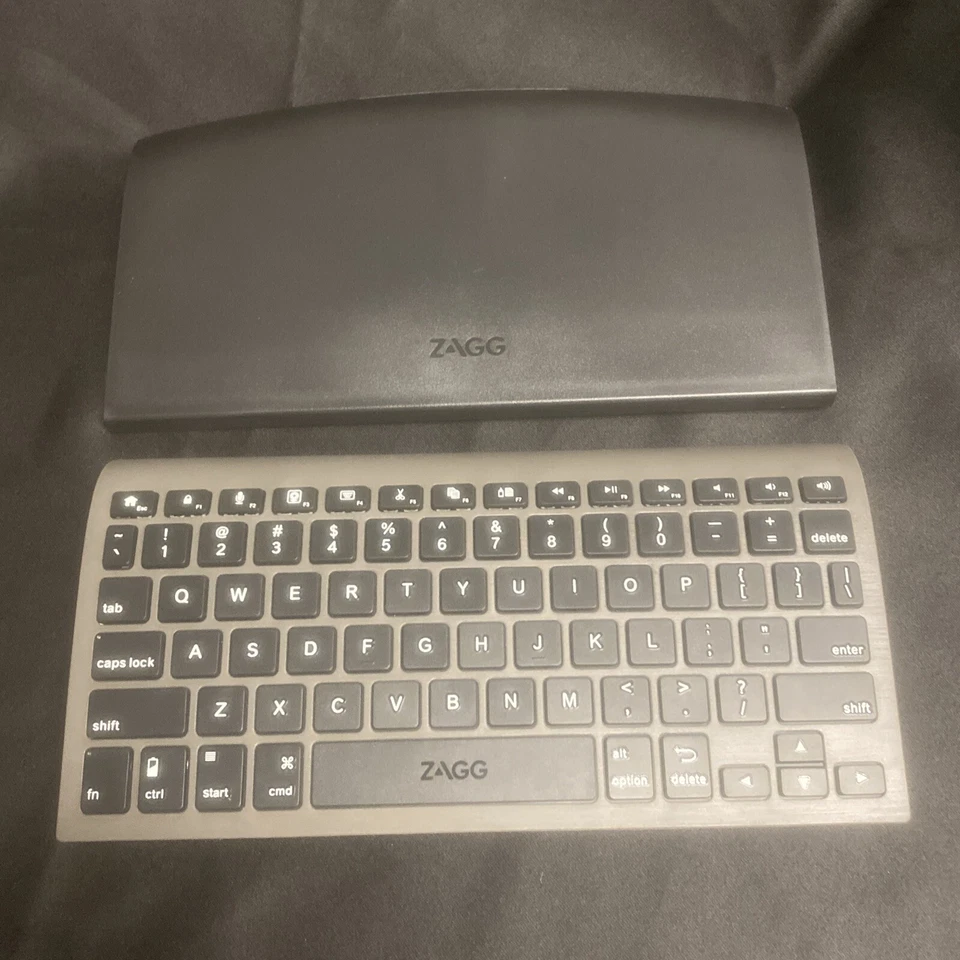 ZAGGkeys Case Universal Wireless Keyboard for iPad SamSung Smartphones Tablets  - Image 4 of 4