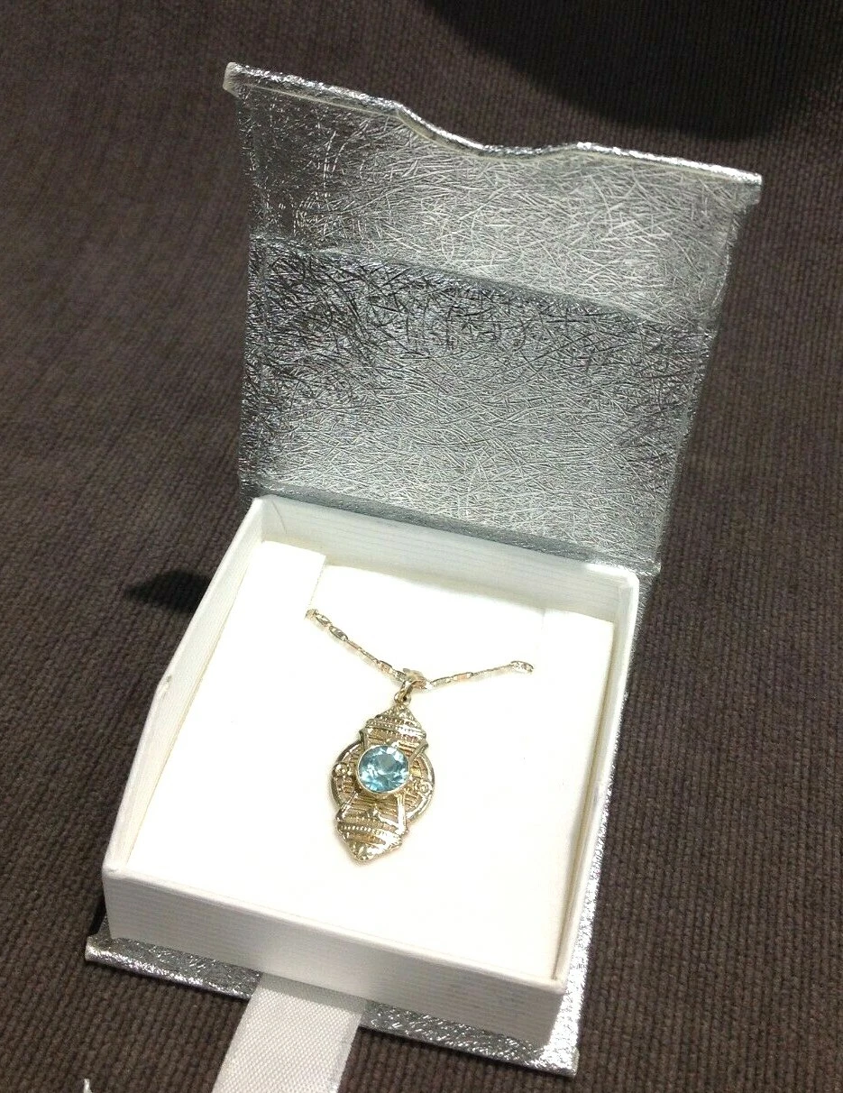 Pendentif vintage femme cristal 10k et bleu avec chaîne en or maillon Gucci jaune 14k