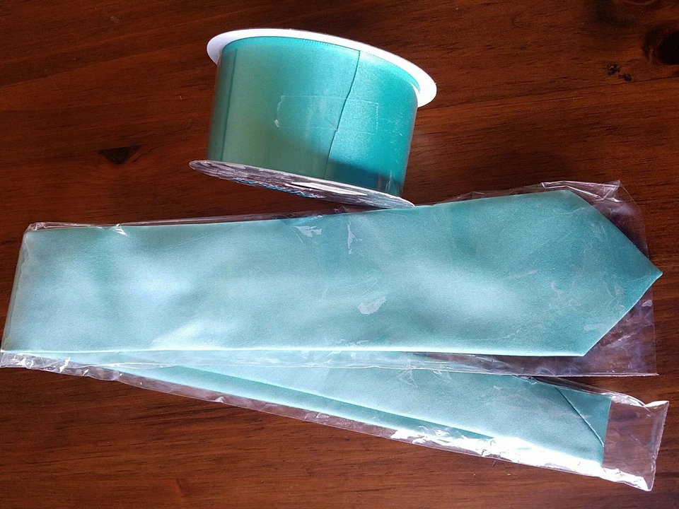 Corbata y cuadrado de bolsillo azul espuma de mar y cinta facial Dbl a juego como nueva Foto 3 de 4