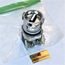 ALLEN BRADLEY 800T-H2 SER T  SAFETY  LOCKABLE 800T-XA  2 POS SELECTOR SWITCH YW9