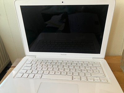 Apple MacBook MC516D/A 33,8 cm (13,3 Zoll) Laptop (Intel Core 2 Duo P8600, 2,4 G