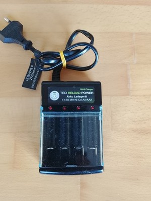 MAX Charger Akku Ladegerät für 1-4 Ni-MH/Ni-Cd AA / AAA