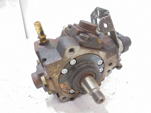 Peugeot 407 2005 Pompe d'injection de carburant à haute pression 9656300380 - Photo 2/4
