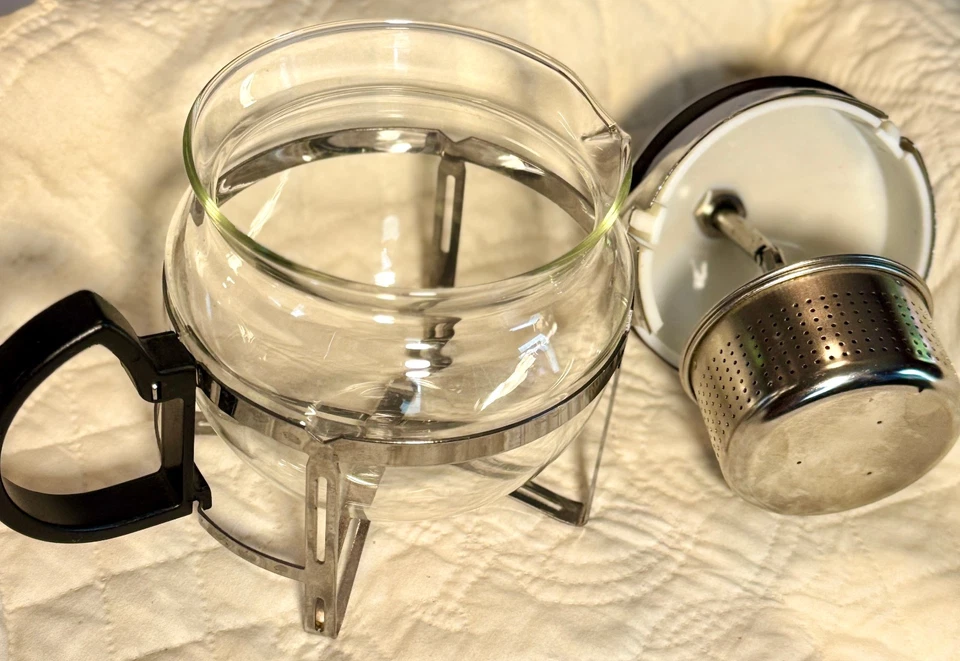 BEVERAGE DUO, BODUM 8-CUP FRENCH PRESS & HARIO CHAN-4SV P/U INFUSER GLASS TEAPOT - Image 3 of 4