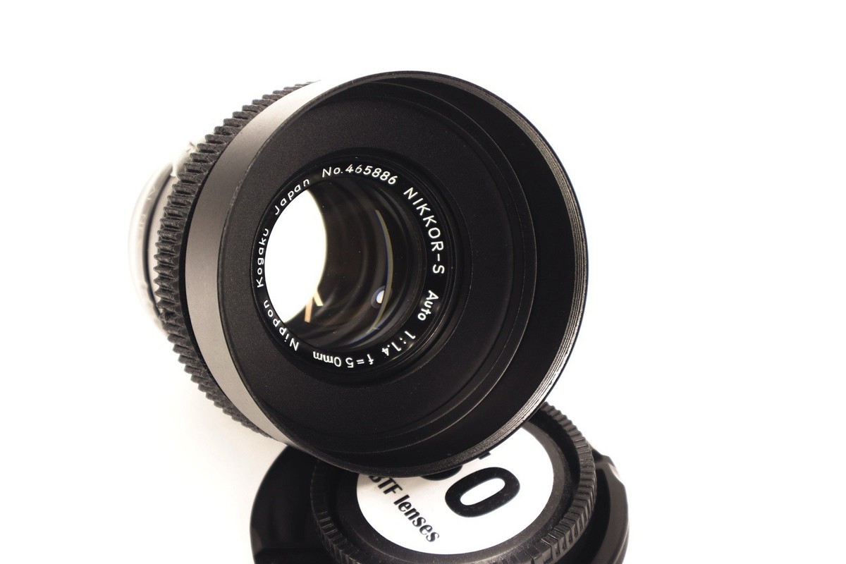 Nikkor-S 50mm f/1.4 レンズ フード付き Nikkor-S 50mm f/1.4 レンズ フード付き Nikon NIKKOR-S 50mm f/1.4