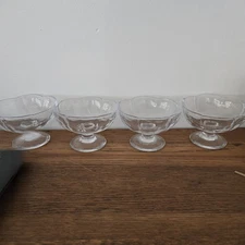 Bumble Bee Embellished Clear Glass Pedestal Ice Cream Bowls Scalloped Rim