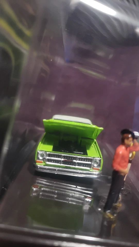 Диорама M2 Machines 1976 GMC Sierra Grande 15-SS02, R11, 25-06, Downtown Vibes - Изображение 2 из 4