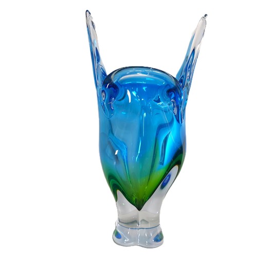 Video! Impresionante jarrón de cristal de tulipán Hollywood Regency azul hecho a mano - Imagen 9 de 16