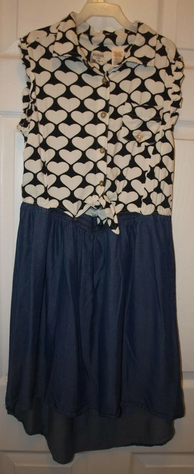 Девочек Guess размер 16 платье джинсовой ткани материал черный/белый сердца бывшие в употреблении - Изображение 3 из 4