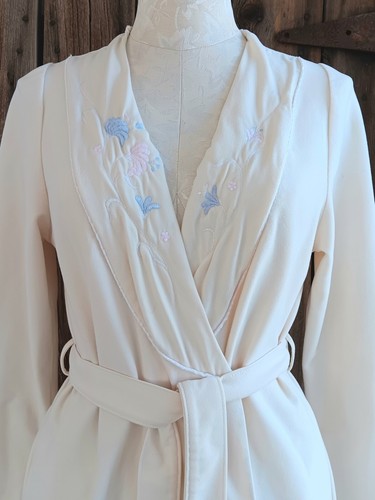 Vintage Sears Apostrophe elfenbeinfarbener leichter Velours Morgenmantel Damen klein bestickt - Bild 3 von 19