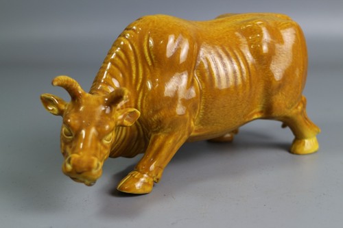 Beautiful Chinese yellow glaze porcelain Sculpture OX - 第 1/8 張圖片