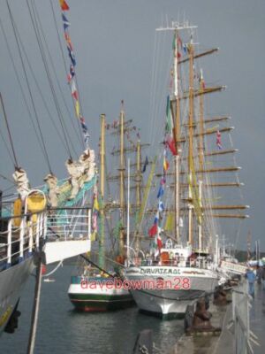 FOTO FALMOUTH DOCKS NÖRDLICHER ARM HOHE SCHIFFE NEBEN DEM FESTGEMACHT WARTEN AUF DEN SPASS